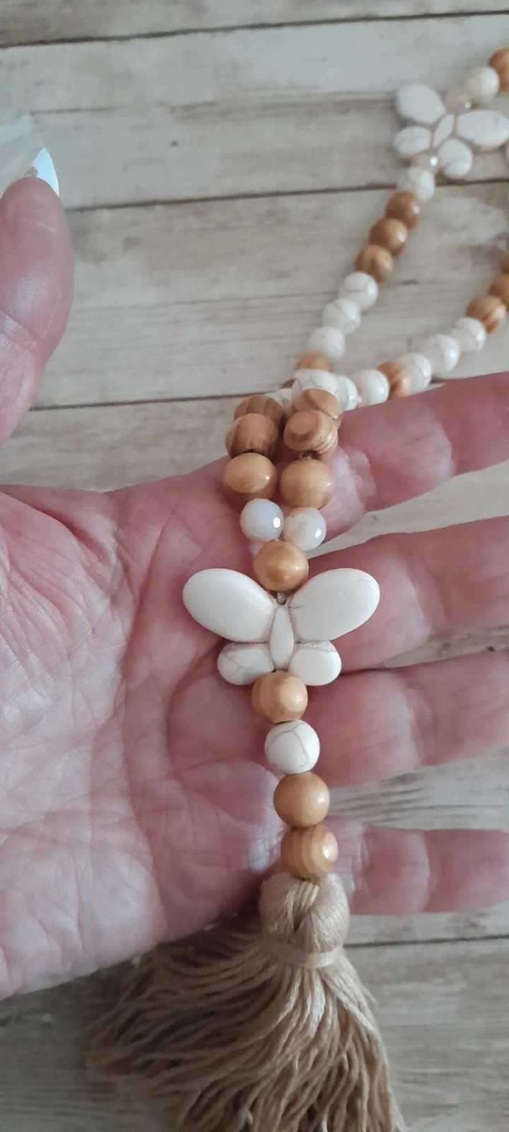 Collar largo, perlas y mariposas, beige y crema – photo 6